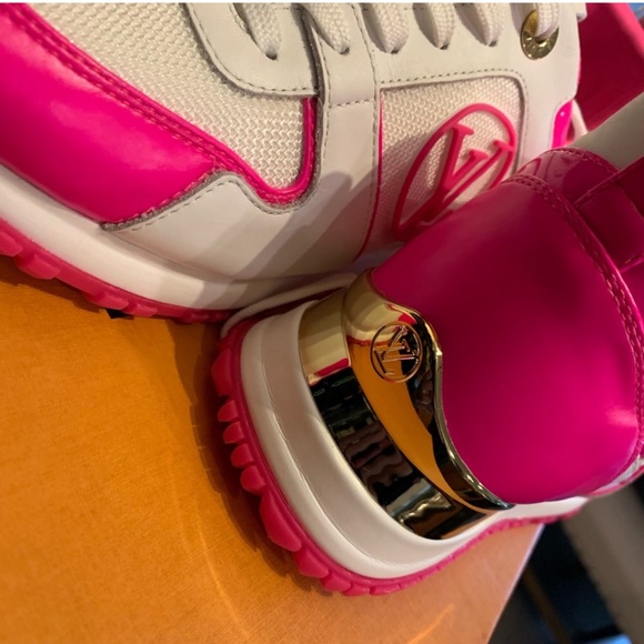 Louis Vuitton Runaway Sneakers - Picture 2 of 5
